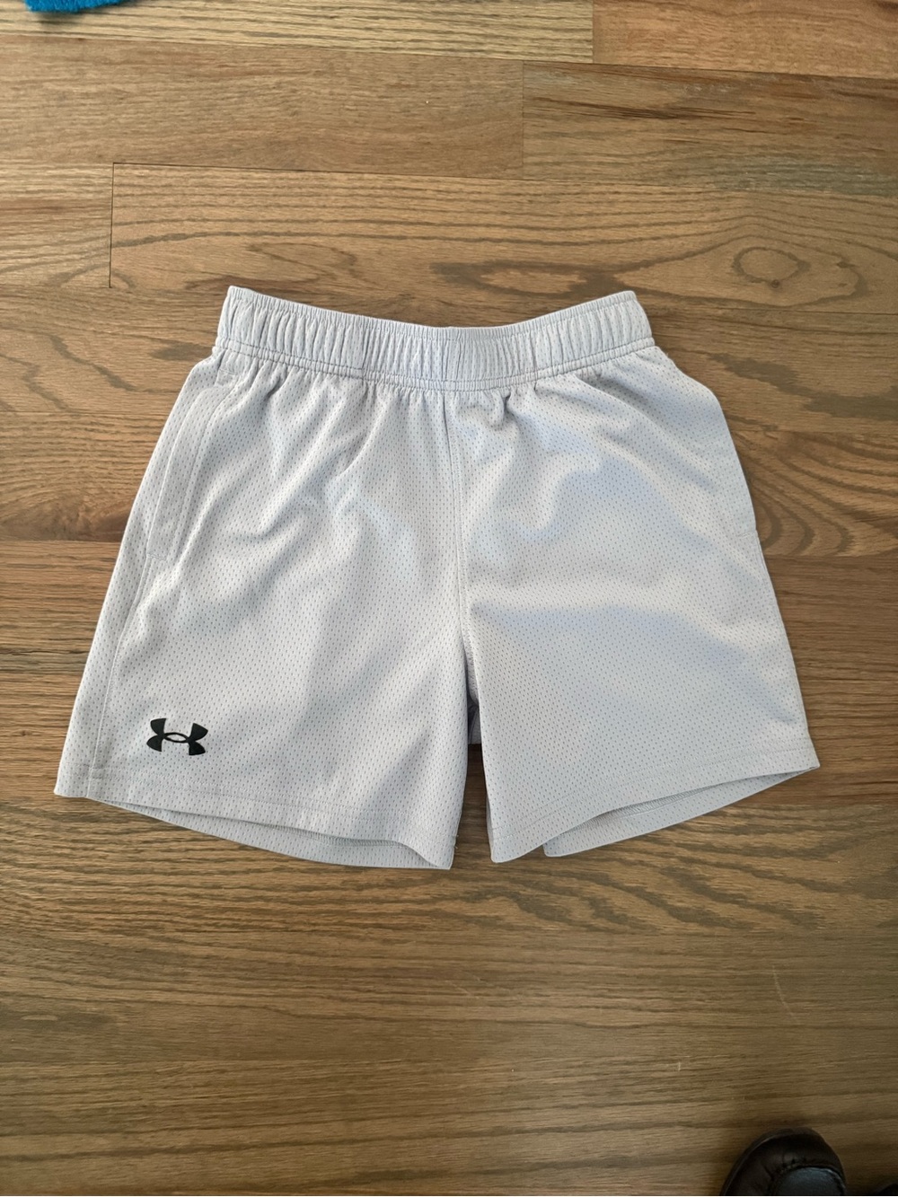 Under Armour boys light gray athletic shorts size youth medium